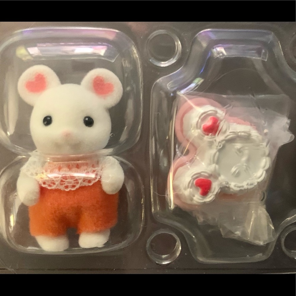 Calico critters baby surprise treats mouse w/cake
